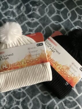 HeatLogic black & white women’s cozy lined knit hats bundle New